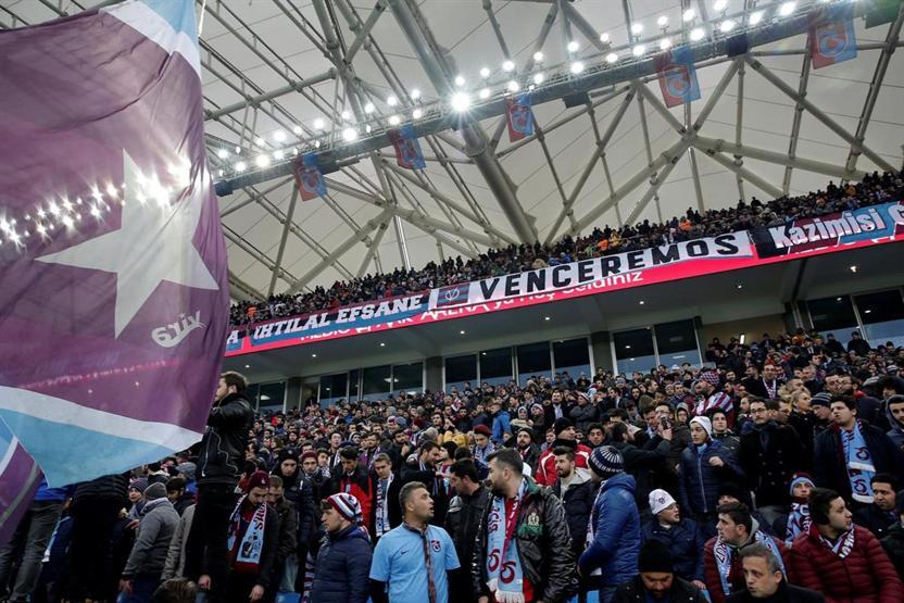 Trabzonsporun yeni stadı İzmir Marşıyla açıldı