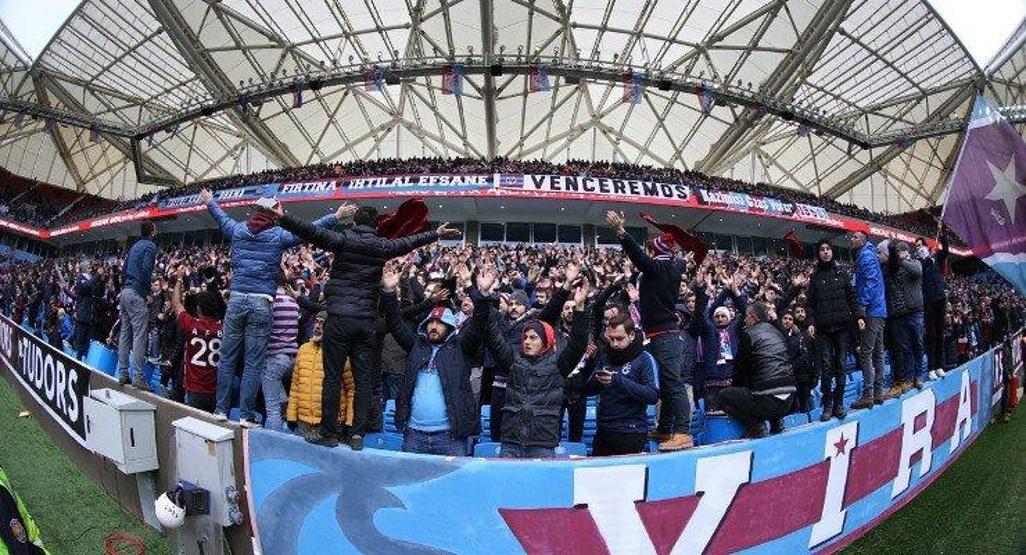 Trabzonsporun yeni stadı İzmir Marşıyla açıldı