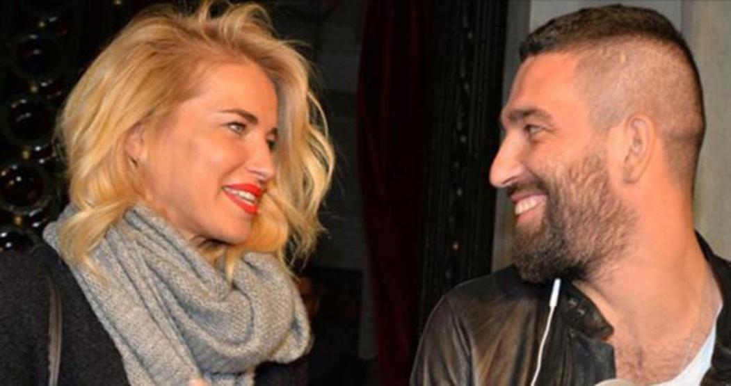 Burcu Esmersoy Arda Turanı görünce mekanı terk etti