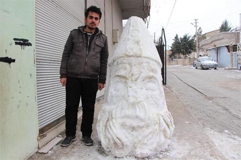 Adıyamanlılar kardan Nemruttaki Zeus heykelinin benzerini yaptı