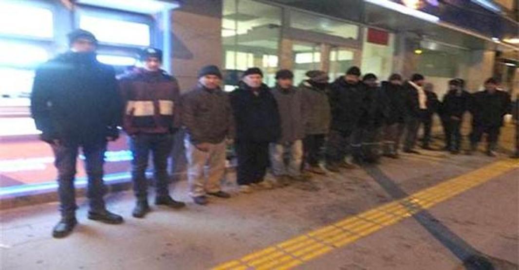 Ev alabilmek için 14 kişi 4 gündür kuyrukta bekliyor