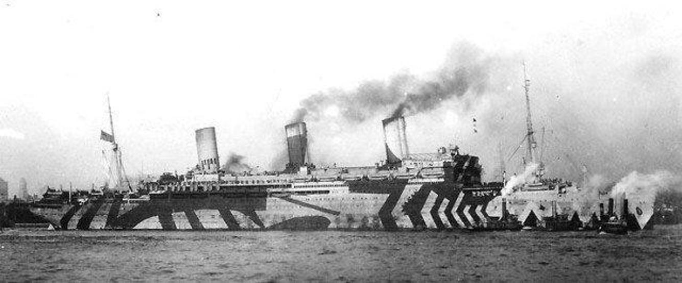 Okyanusun ortasında bir savaş gemisi nasıl saklanır