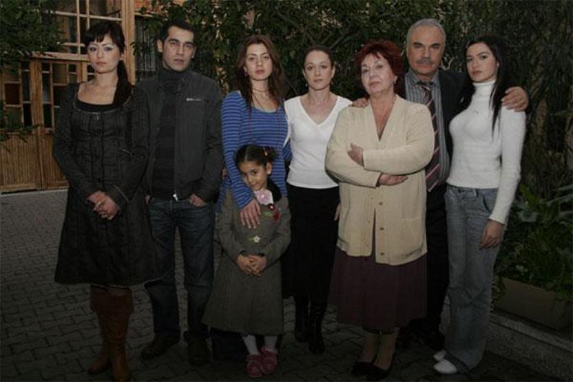 Yaprak Dökümünün küçük Ayşesini görenler tanıyamadı