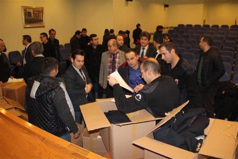 Mahkumlar tasarladı, mübaşirler defile yaptı