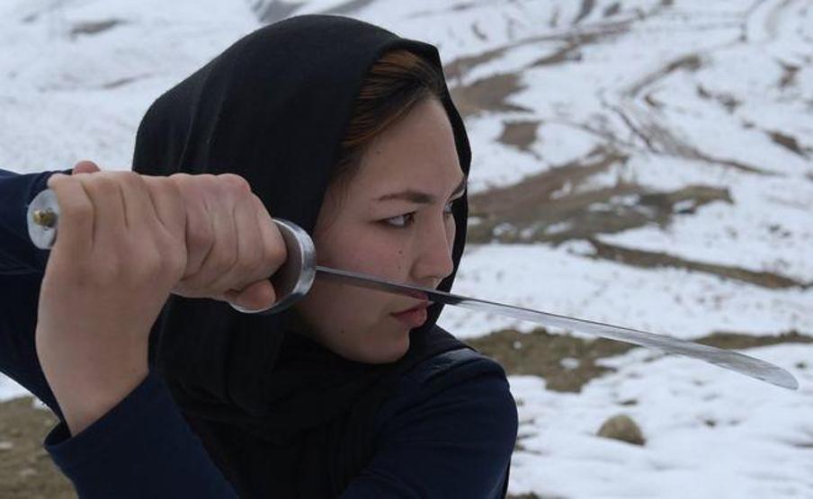 Dövüşmeyi öğrenen Afgan kızları