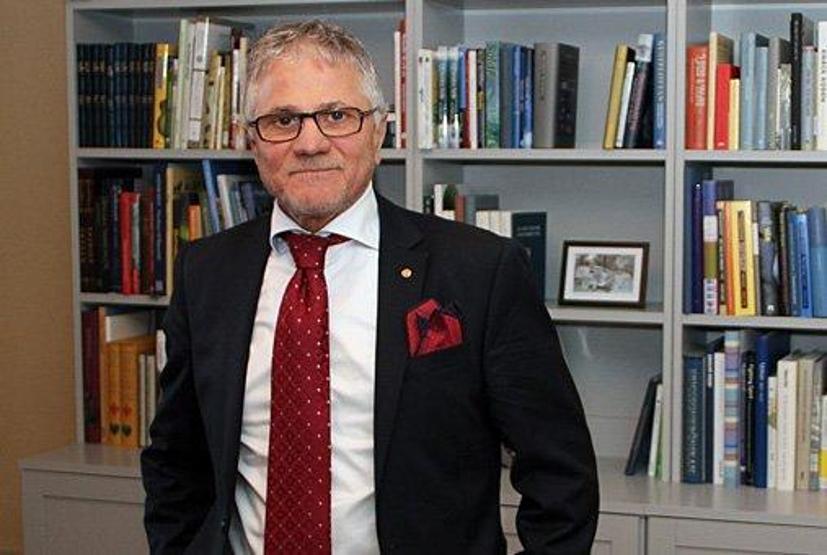 Beş parasız İsveçe gitti, milyarder oldu