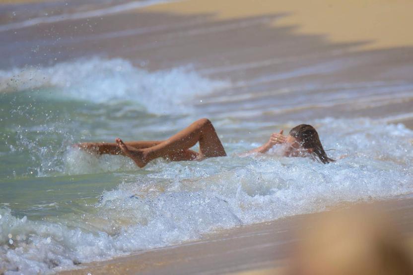 Hailey Baldwin Hawaiide