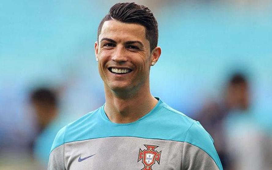 Ronaldodan hayvan barınağına imzalı forma