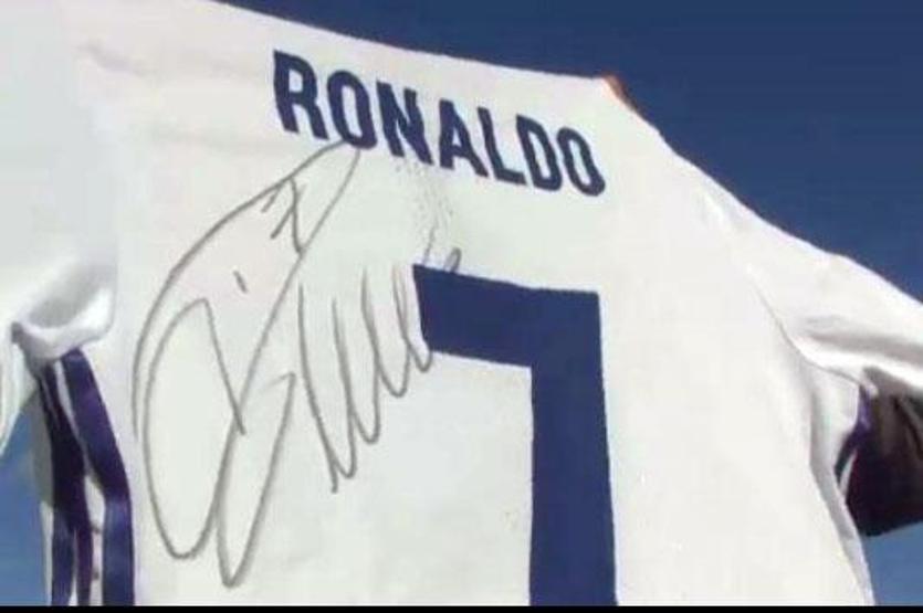 Ronaldodan hayvan barınağına imzalı forma