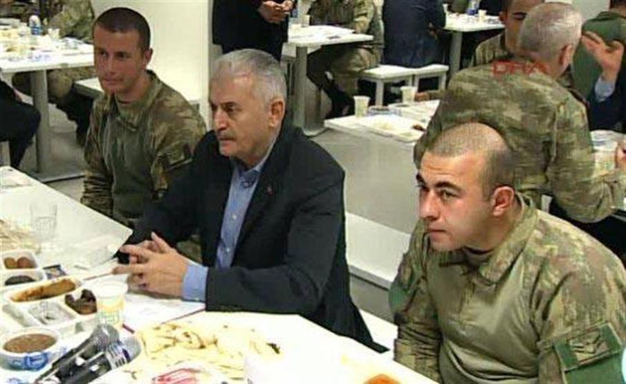 Başbakanın bulunduğu fotoğraftaki diğer asker de şehit oldu