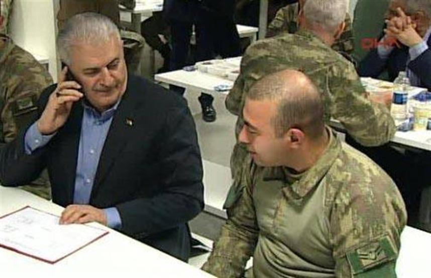 Başbakanın bulunduğu fotoğraftaki diğer asker de şehit oldu