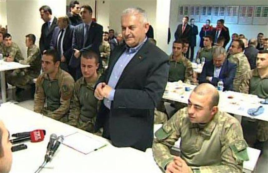 Başbakanın bulunduğu fotoğraftaki diğer asker de şehit oldu