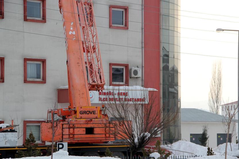 Hastanenin çatısı bir haftada ikinci kez çöktü