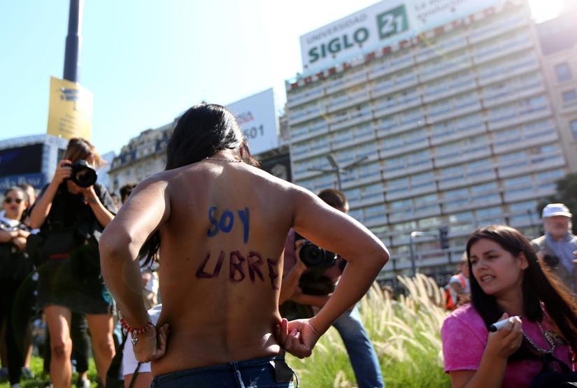 Arjantinde üstsüz protestosu