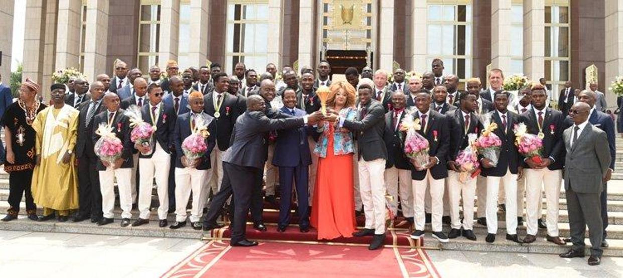 Şampiyon Kamerun bakanla dalga geçti