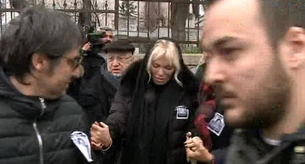 Ajda Pekkan gözyaşlarına boğuldu