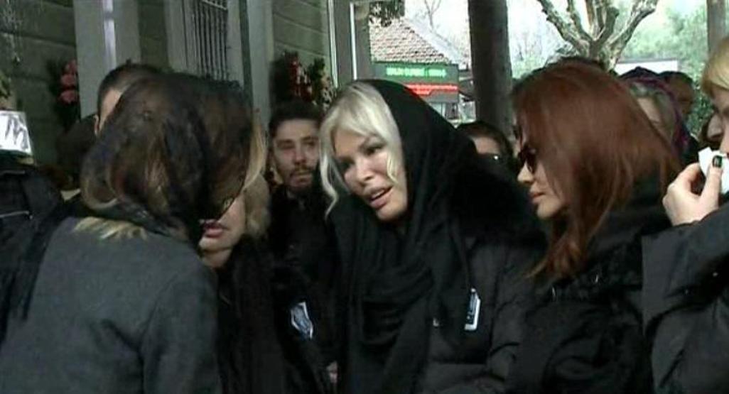Ajda Pekkan gözyaşlarına boğuldu
