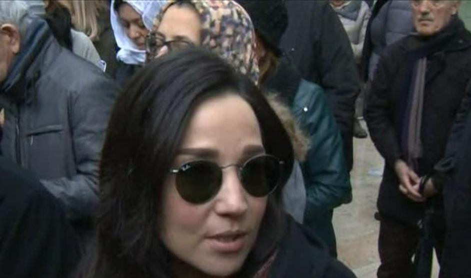 Ajda Pekkan gözyaşlarına boğuldu