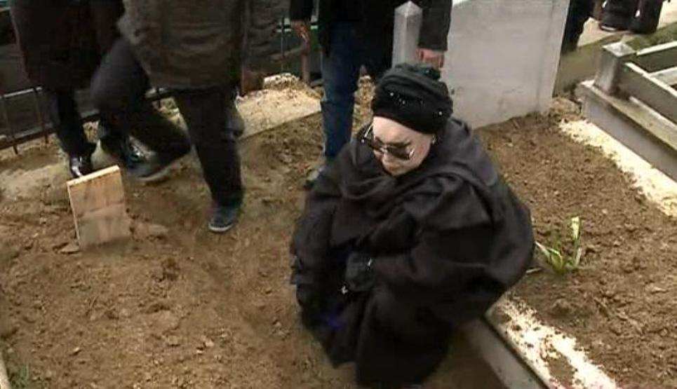 Ajda Pekkan gözyaşlarına boğuldu