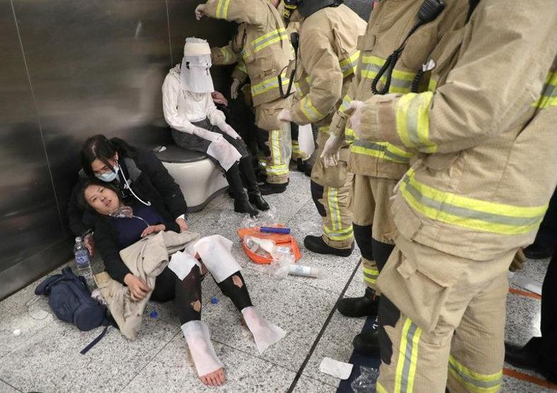Metroda yangın çıktı: 17 yaralı