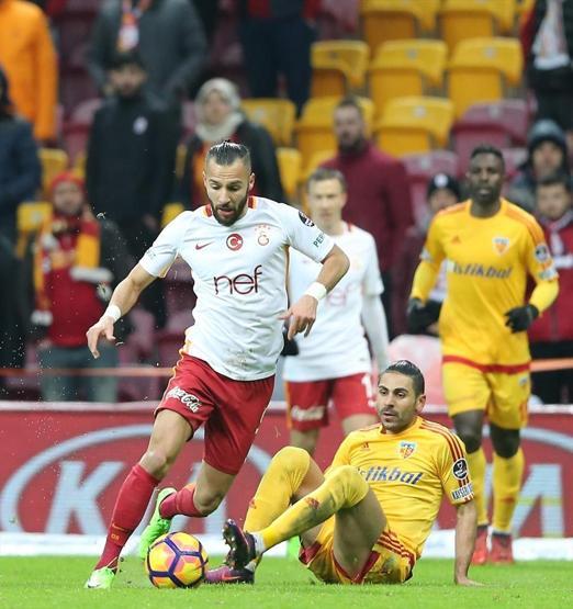 Galatasaray taraftarından futbolculara protesto