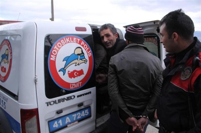 Şehrin göbeğini güpegündüz kazan defineciler yakalandı: İş adamıyız