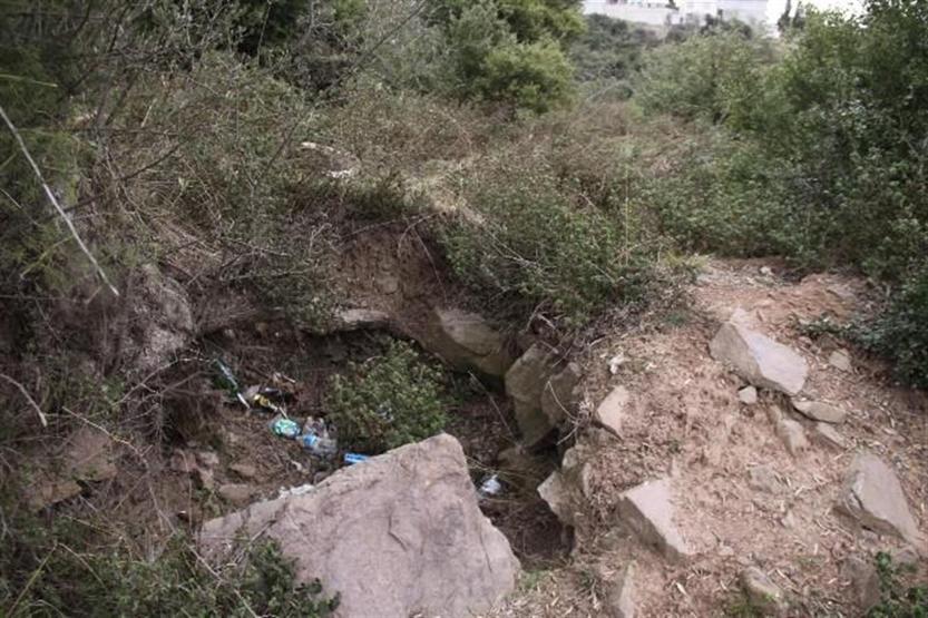 Şehrin göbeğini güpegündüz kazan defineciler yakalandı: İş adamıyız