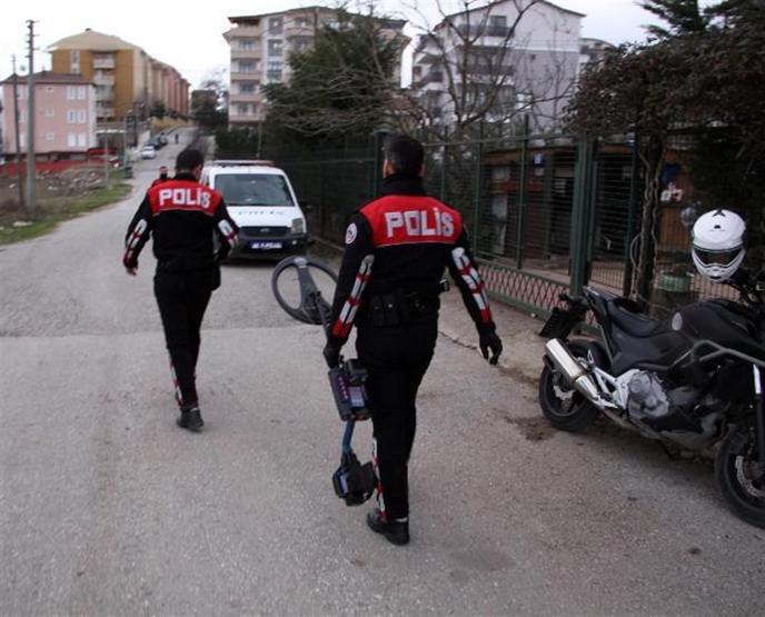Şehrin göbeğini güpegündüz kazan defineciler yakalandı: İş adamıyız