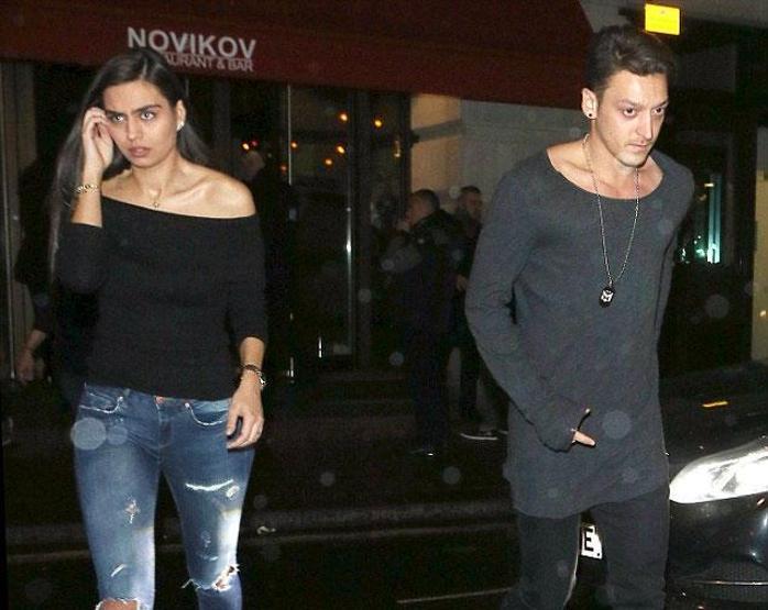 İngiliz basını Mesut Özil ile Amine Gülşe aşkını yazdı