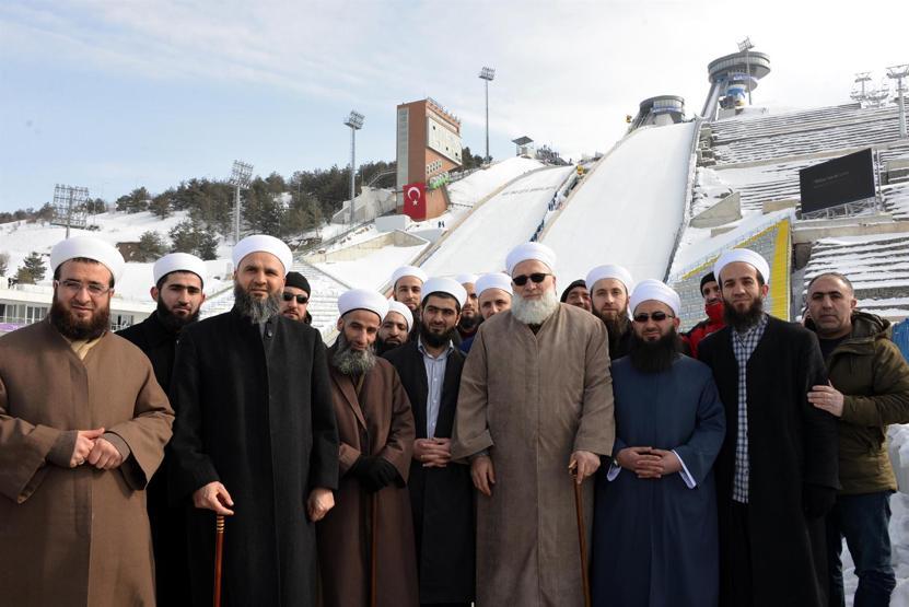 İsmailağa Cemaati kış festivalinde ortaya çıktı