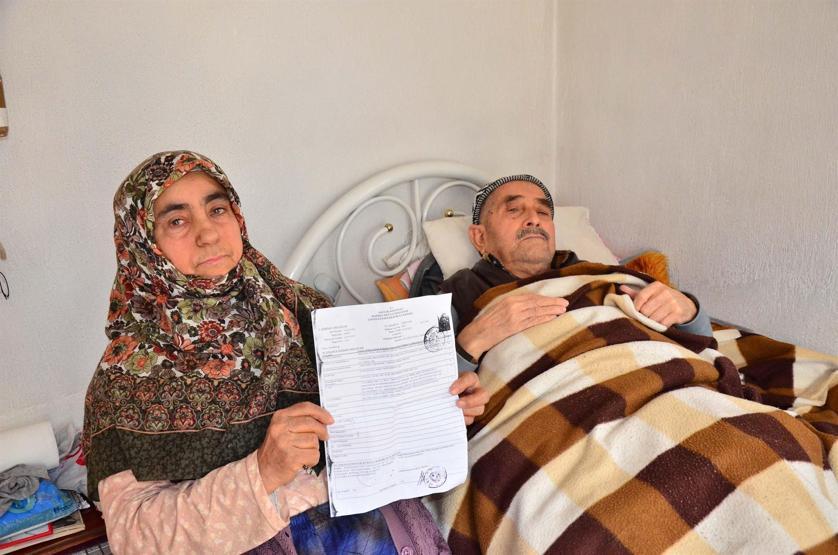 Yatalak eşine çocuğu gibi bakıyor, yetkililerden yardım bekliyor