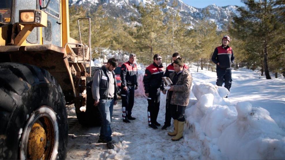 Karda kaybolan sinemacılar kurtarıldı
