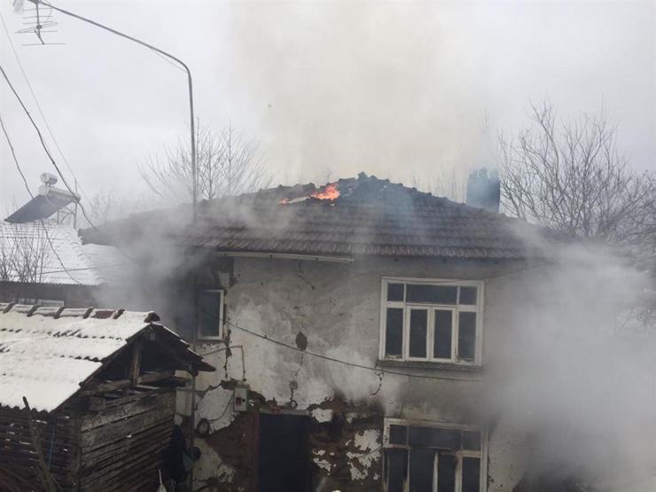 Düzcede korkutan ev yangını