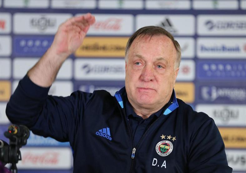 Advocaat ayrılık sinyali verdi