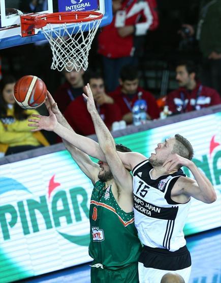 Beşiktaş Türkiye Kupasına veda etti, Banvit turladı
