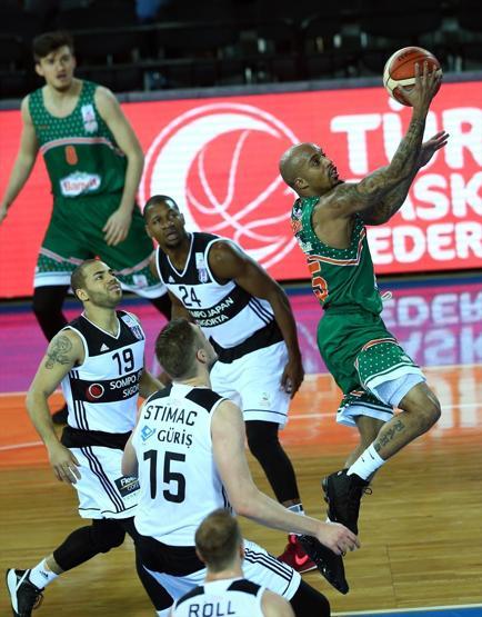 Beşiktaş Türkiye Kupasına veda etti, Banvit turladı