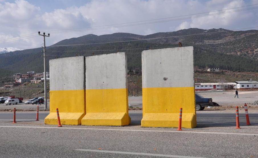 Gaziantepte olası terör saldırılarına karşı beton bloklu önlem