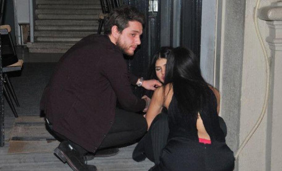 Ünlü oyuncu kız arkadaşını bırakıp kaçtı