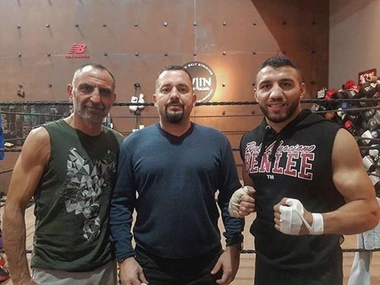 Türk boksör Avni Yıldırımdan tarihi başarı