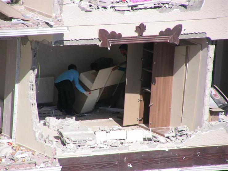Viranşehirde yaralar sarılıyor
