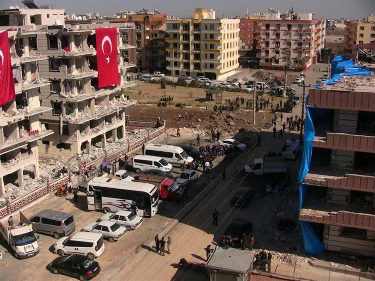 Viranşehirde yaralar sarılıyor