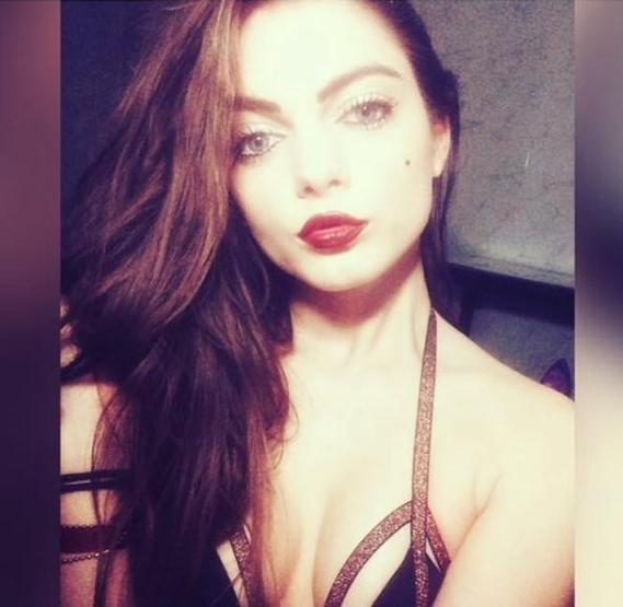 Çok güzel olduğu için kovulduğunu iddia etti