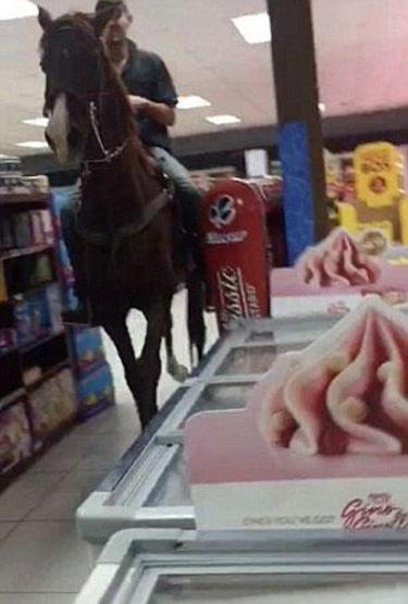 Süpermarkete atla girdi