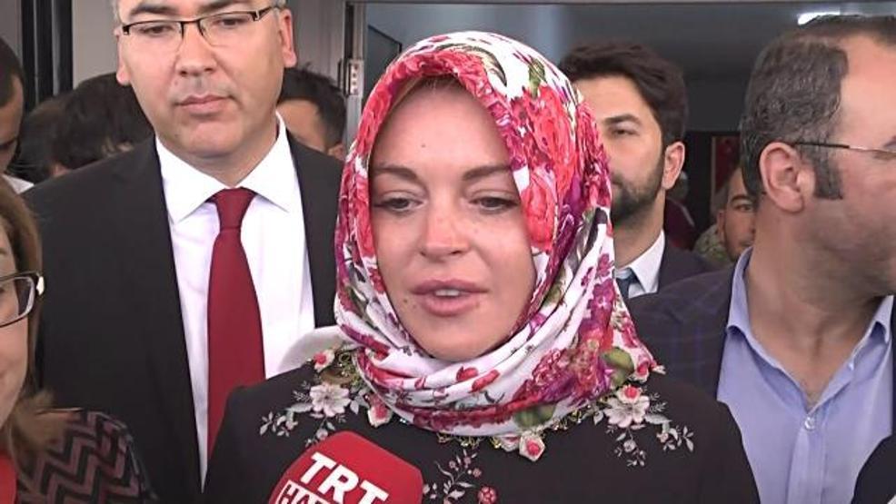 Lindsay Lohana büyük şok Havalimanında ırkçı saldırıya uğradı