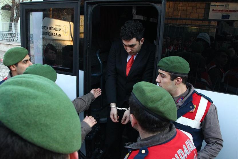 Hakim eski tugay komutanını uyardı: Bir daha olursa salondan çıkarılırsın