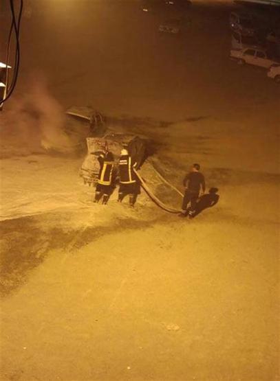 2 otomobil ateşe verilerek yakıldı