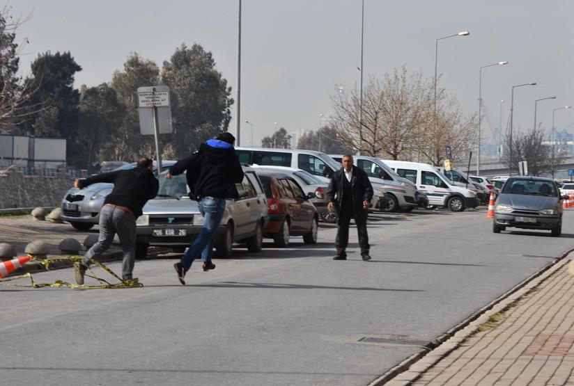 İzmir adliyesinde silah sesleri paniğe neden oldu