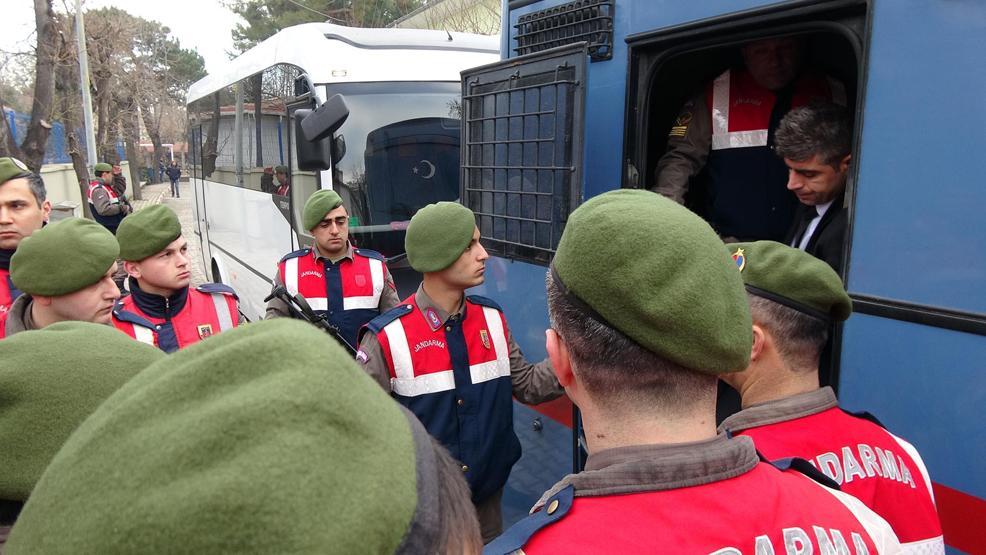 Darbeci general, korumaların sayısını artırmış