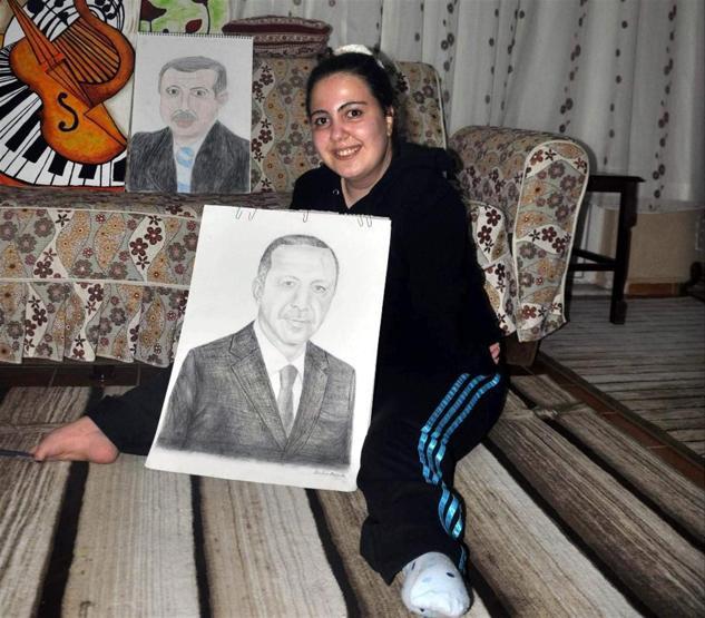 Ayağıyla Cumhurbaşkanı Erdoğanın portresini yaptı