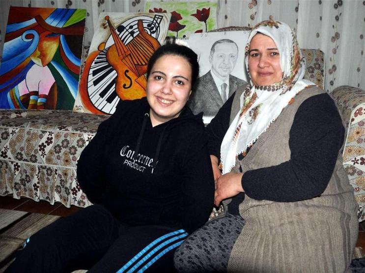 Ayağıyla Cumhurbaşkanı Erdoğanın portresini yaptı